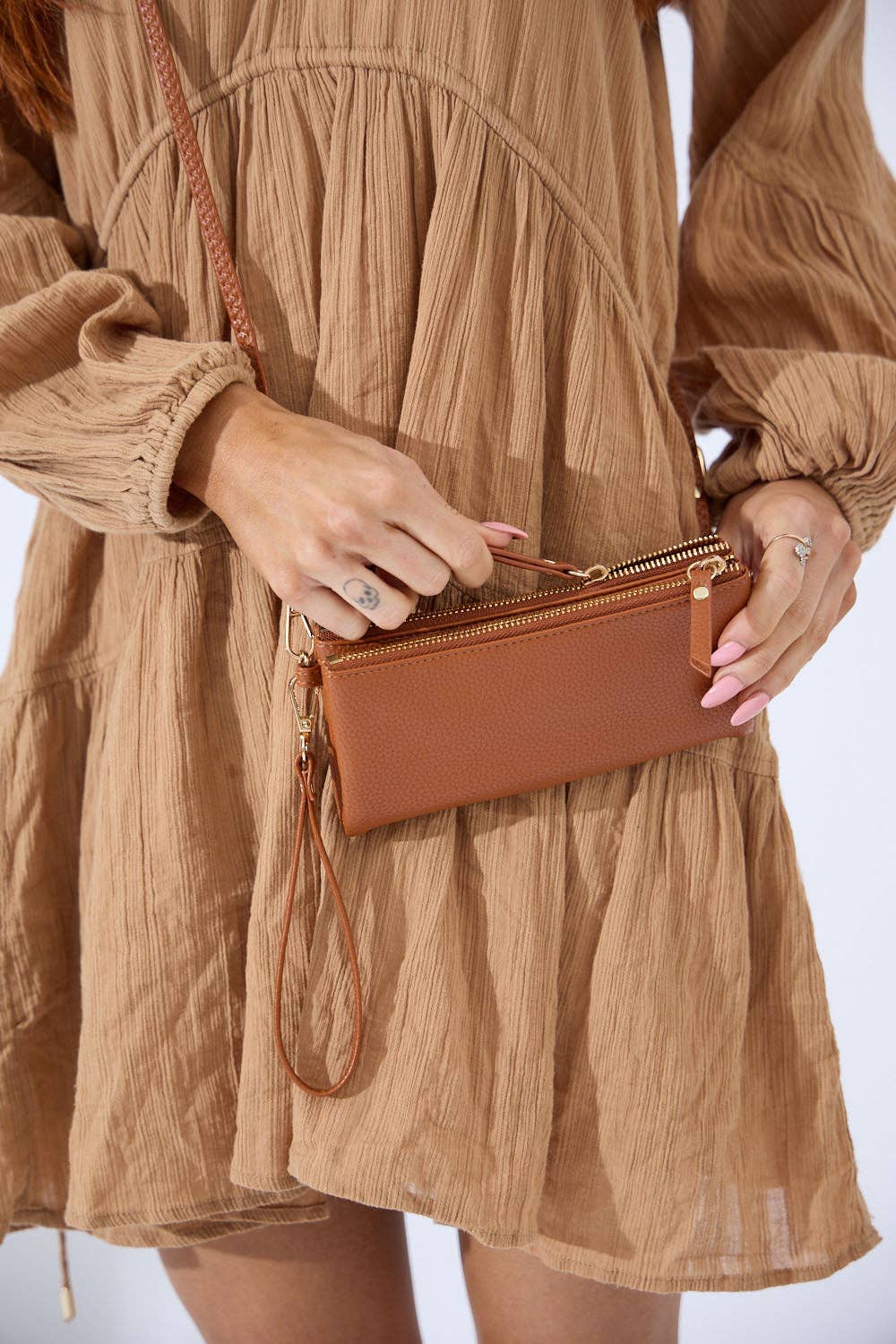 New Haven Crossbody Wallet - Tan