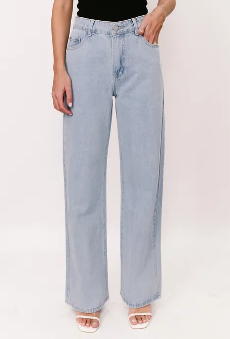 Straight Leg Jean - Light Blue